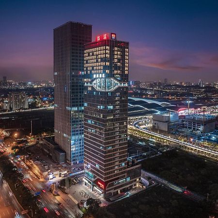 Radisson Red Guangzhou South Railway Station Otel Dış mekan fotoğraf