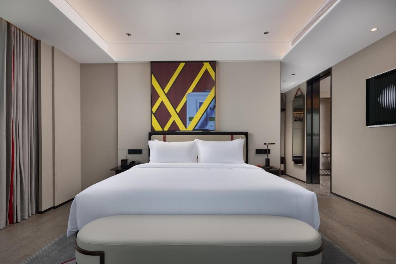 Radisson Red Guangzhou South Railway Station Otel Dış mekan fotoğraf