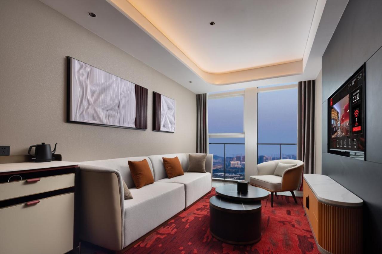 Radisson Red Guangzhou South Railway Station Otel Dış mekan fotoğraf