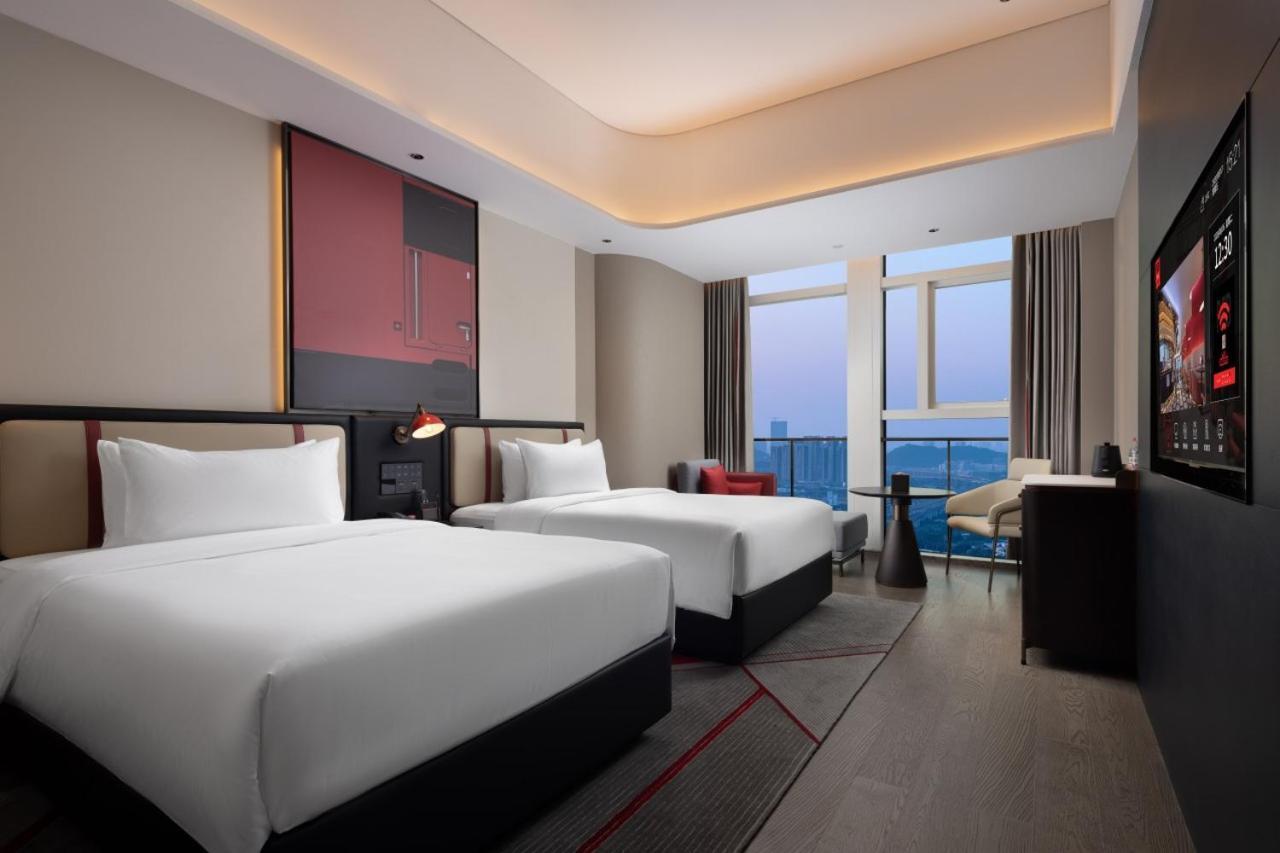 Radisson Red Guangzhou South Railway Station Otel Dış mekan fotoğraf