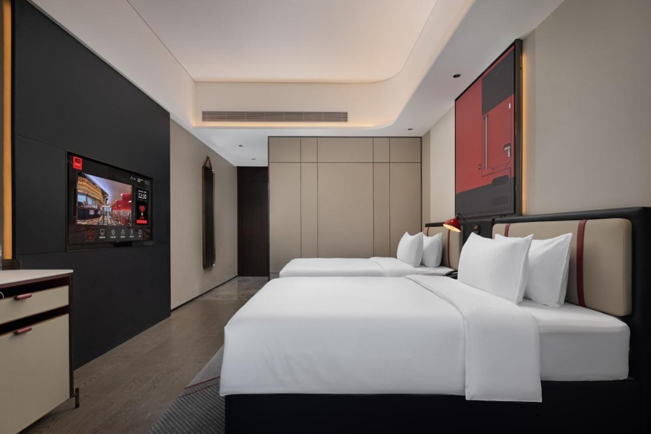 Radisson Red Guangzhou South Railway Station Otel Dış mekan fotoğraf