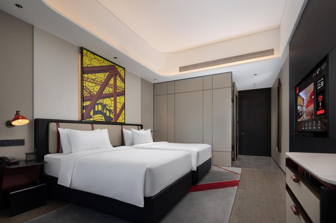 Radisson Red Guangzhou South Railway Station Otel Dış mekan fotoğraf