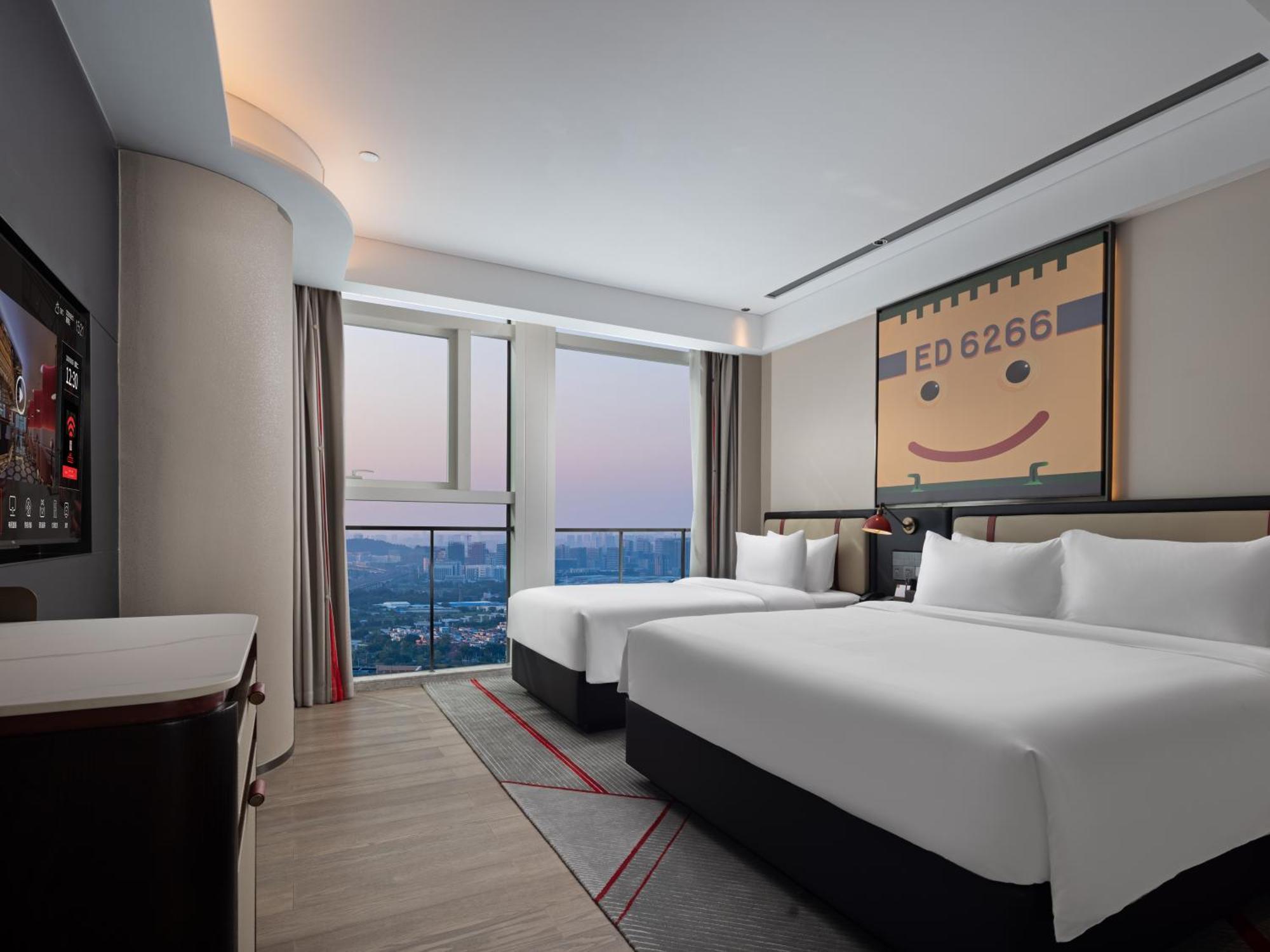Radisson Red Guangzhou South Railway Station Otel Dış mekan fotoğraf