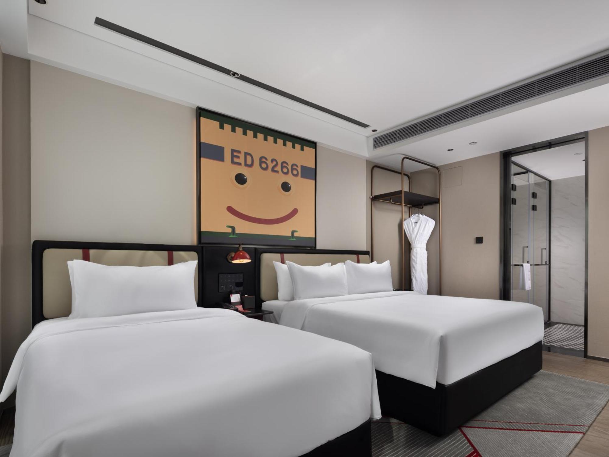 Radisson Red Guangzhou South Railway Station Otel Dış mekan fotoğraf