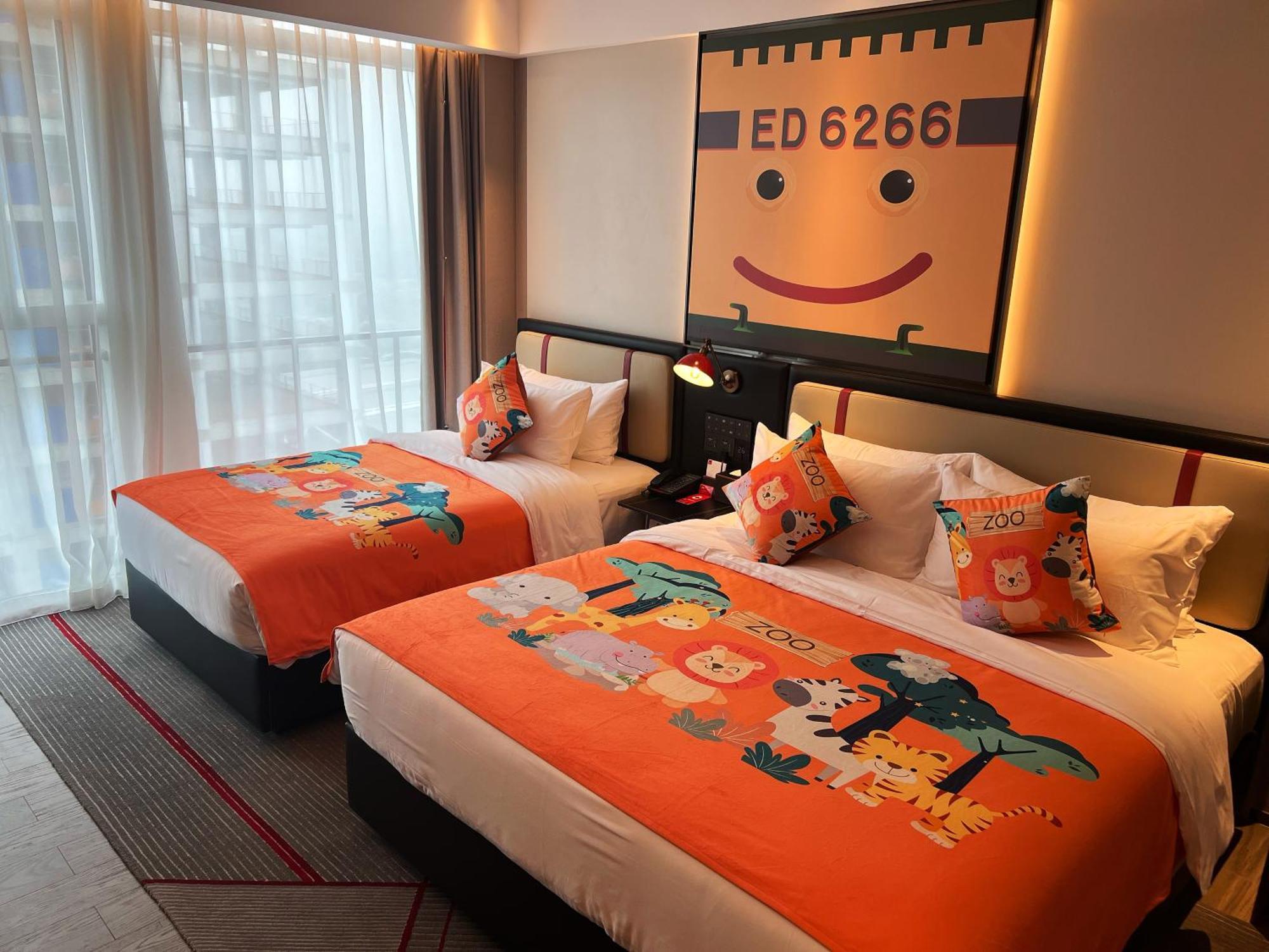 Radisson Red Guangzhou South Railway Station Otel Dış mekan fotoğraf