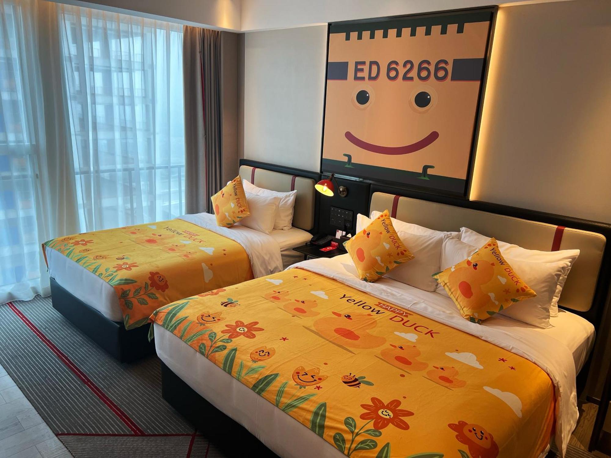 Radisson Red Guangzhou South Railway Station Otel Dış mekan fotoğraf