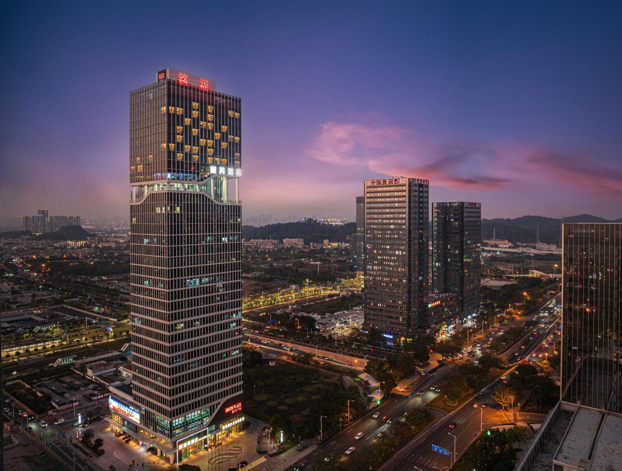 Radisson Red Guangzhou South Railway Station Otel Dış mekan fotoğraf